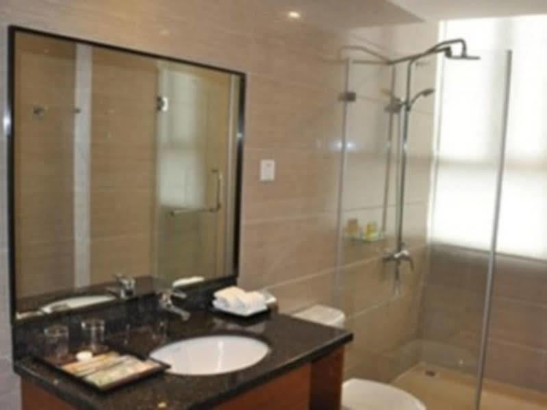 Wosen Hotel Донгуан Екстериор снимка